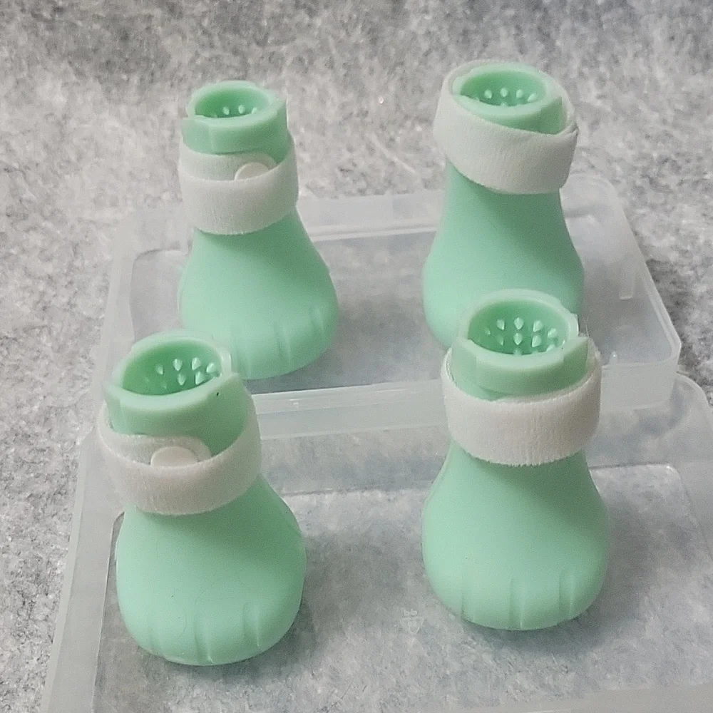 Host pick 😻 Silicone Anti-Scratch Cat Shoes NIP